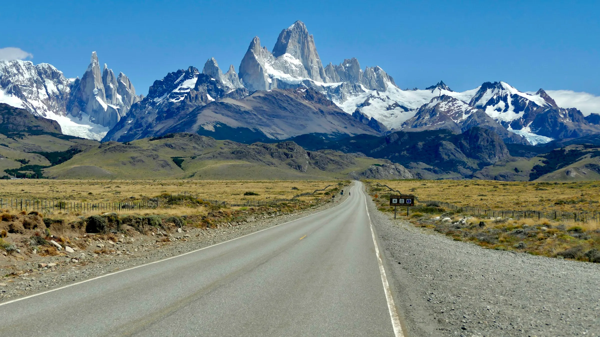 The road into El Chaltén with the Fitz Roy range ahead, Patagonia, Argentina